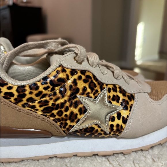 VINTAGE HAVANA Renee Cheetah Print Beige Tan Suede Sneakers excellent size 6 - Picture 2 of 7